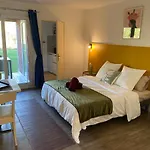 Joli Appartement 27M2 Oasis Provencale En Village Vacances En Camargue